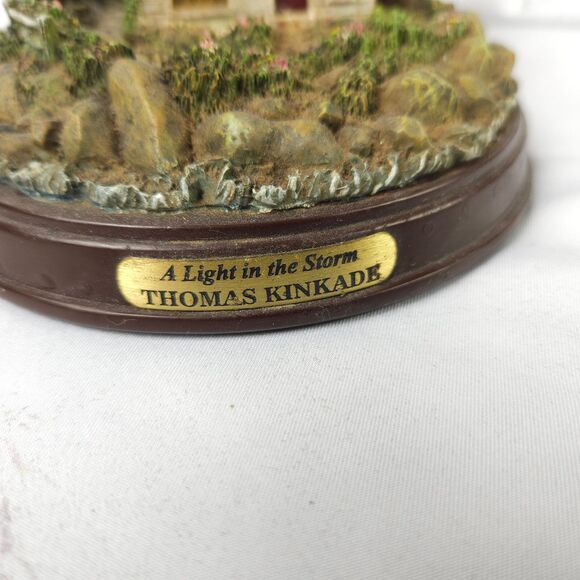 Thomas Kinkade Illuminated "A Light in the Storm" Lighthouse Figurine - Works - Picture 2 of 8